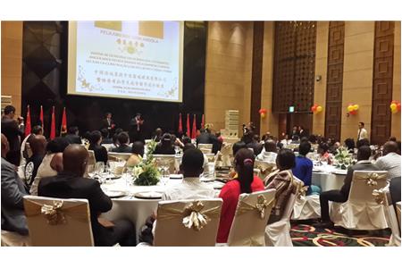 “情系安哥拉”中国昊远集团中安雷竣资助30名安哥拉青年赴中国留学欢送仪式在罗安达成功举行
