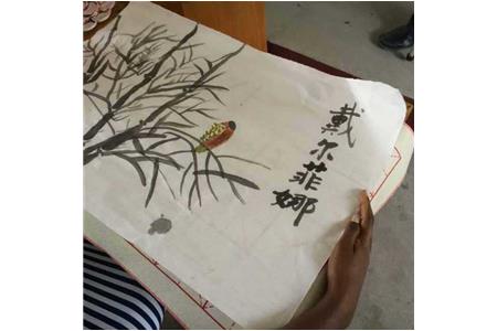 “集美大学-中国昊远国际班”同学们学习国画